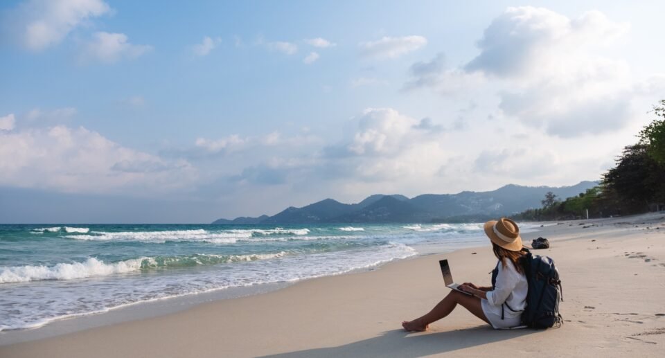 Top Beach Destinations for Digital Nomads with Reliable Wi-Fi and Coworking Spaces