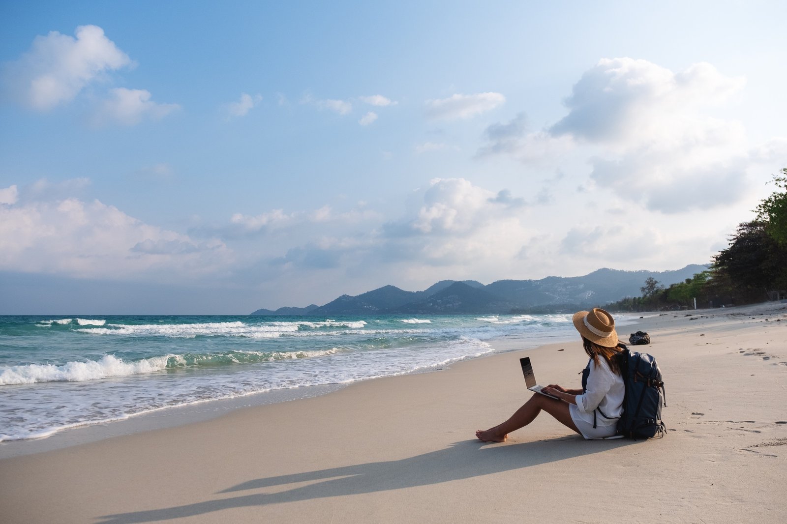 Top Beach Destinations for Digital Nomads with Reliable Wi-Fi and Coworking Spaces