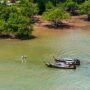 Tourists on their way to the Tourist Boat on East Railay Beach, South Thailand, Southeast Asia